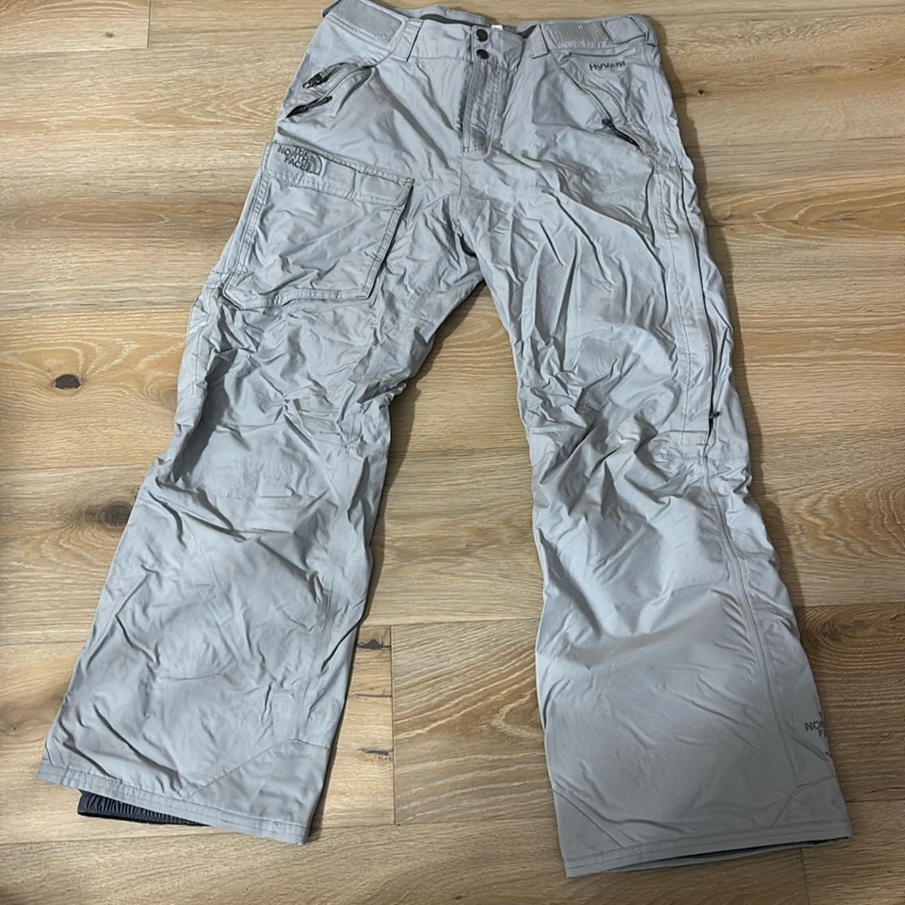 Women’s the North Face HyVent snow pants